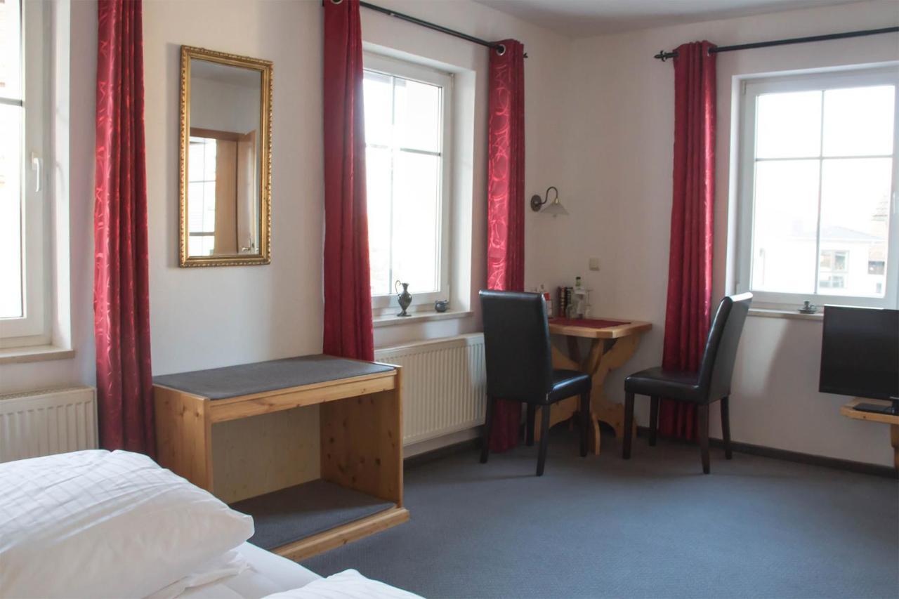 Hotel Gasthof Weisser Loewe Burgthann Экстерьер фото