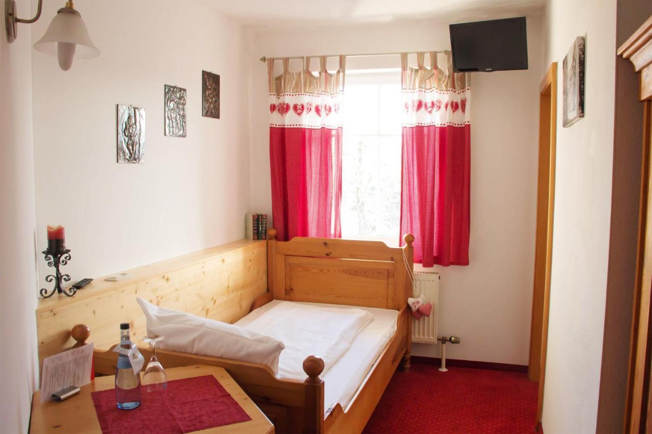 Hotel Gasthof Weisser Loewe Burgthann Экстерьер фото