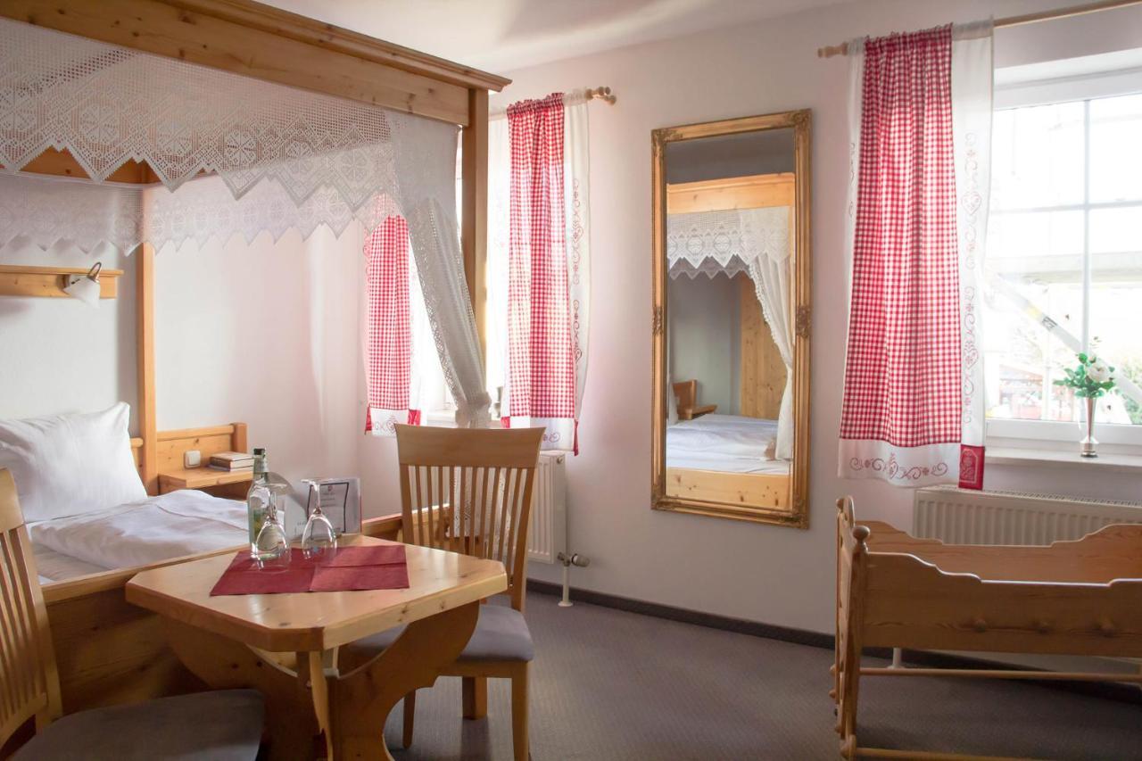 Hotel Gasthof Weisser Loewe Burgthann Экстерьер фото