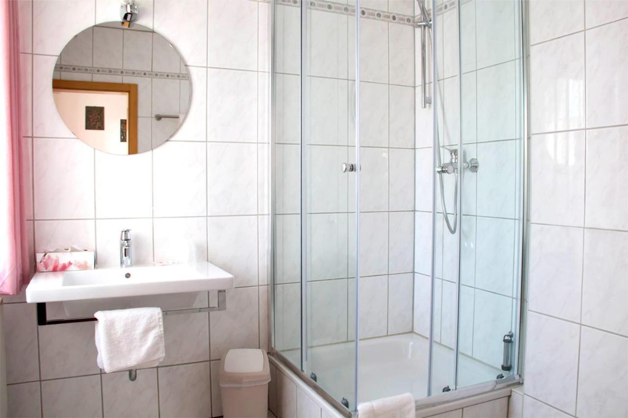Hotel Gasthof Weisser Loewe Burgthann Экстерьер фото